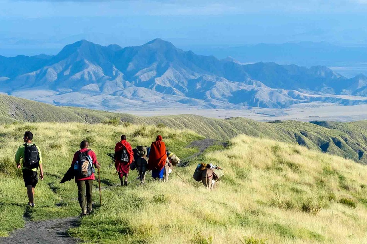 Trekking with masaï